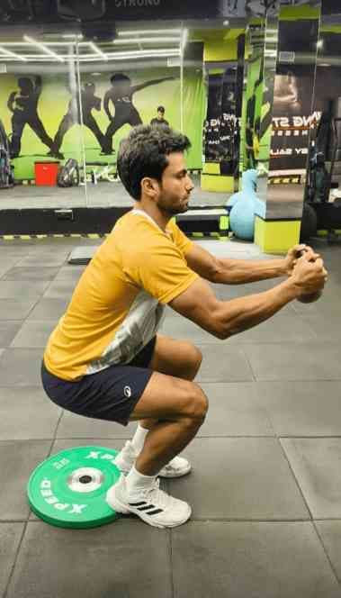 Dr. Kunal Goyal providing sports physiotherapy to Professional Tennis Player Udit Kamboj